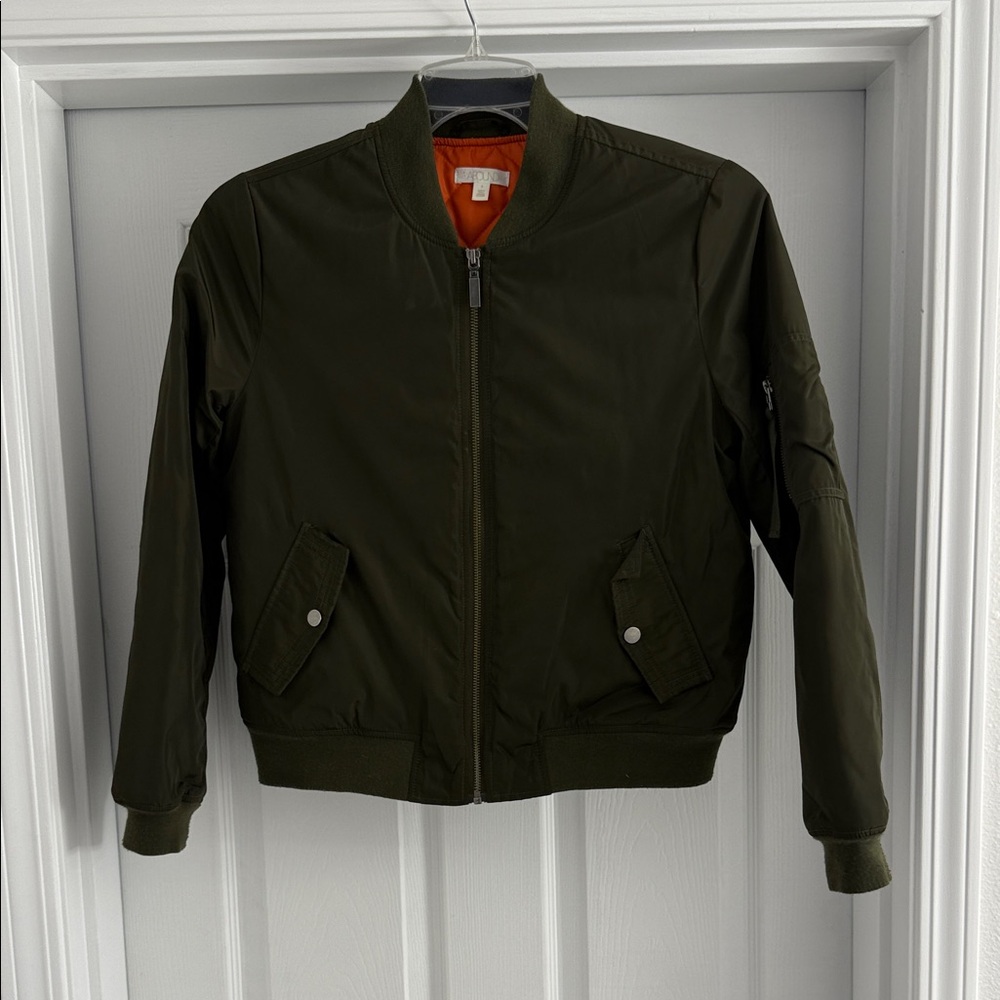 Women’s green bomber jacket